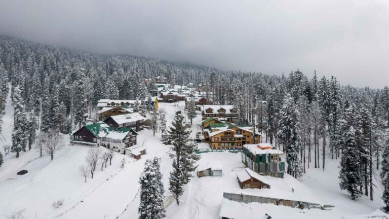 Best Tourist Places to Visit in Kashmir